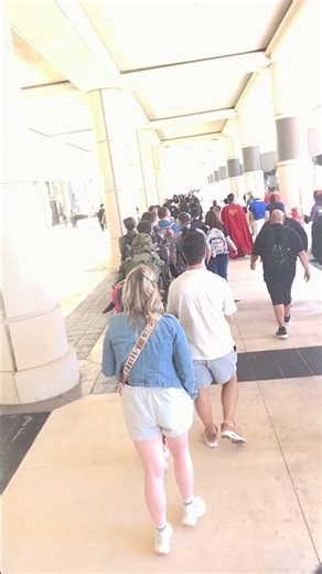 MEGACON Orlando 2026 - Where to enter, convention center concourse, badge vs QR code, line to get in