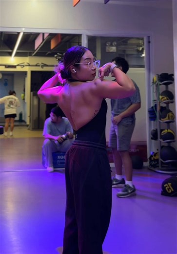 momma look at my wings #gymtok #gymgirl #fitnessmotivation #fyp