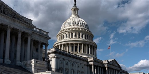 Federal workers miss 1st full paychecks as shutdown drags on