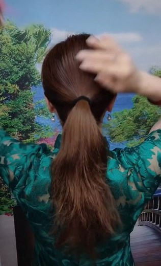 The comb is used in this way,which is both elegant and beautiful,#hairtiktok #hairstyles #hairtutorial #foryoupage❤️❤️ #elegant