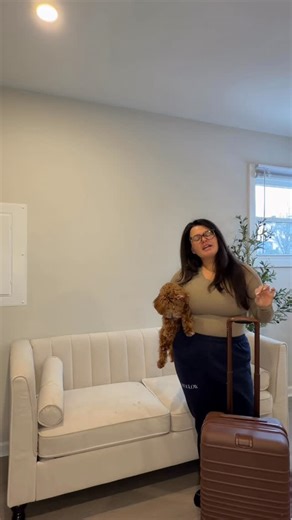 Francesca | travel & lifestyle on Instagram: "The CARRY ON QUEEN is taking on a new challenge - packing for 3 people in one carry on suit case for a 3 night vacation (yes, melo is one of those people lol) I had one side of our carry-on suitcase, and my husband packed his stuff on the other side and then we squeezed Melo’s stuff in our personal items As you can see, we are LIGHTTT packers esp Michael 🫠 this was our first time traveling with our dog so we didn’t want to worry about a bunch of ext