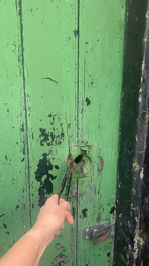 You think you’re nearly done… then you remember the shed. When people talk to me about clearing a home, they often start with the kitchen, the wardrobes, or the personal items — but it’s the outbuildings, garages, attics, and cellars that take everyone by surprise. They’re the spaces where “useful one day” things end up — tools, tins, boxes of who-knows-what — and they can hold everything from forgotten heirlooms to complete rubbish. But here’s the thing most people underestimate: 🕰️ They take 