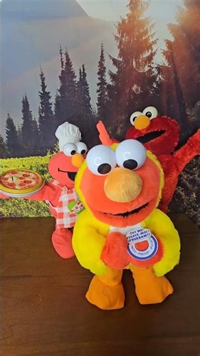 Elmo chicken dance #sesamestreet #adorable #elmo #viralshorts