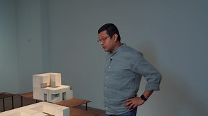 Rathin Barman references old colonial structures of urban spaces he has interacted with and introduce us to the fascinating ways in which architectural spaces transform with the passage of time; as they interact with their inhabitants who add fresh layers of nuance and context inspired by their needs and lived experiences. His large-scale art installations brilliantly capture this concept, and can be viewed at KNMA Noida. Visit the group show “Inner Life of Things: Around Anatomies and Armatures