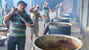 5.3M views · 3.7K reactions | Non Vegetarian Haven At Salem rr Briyani Salem - The Best Mutton,Chicken Biryani Location : Salem RR Biriyani (JUNCTION BRANCH) SALEM RR BRIYANI, bus stop,subbramaniya nagar, 1st St, Kennady Nagar, Suramangalam, Salem, Tamil Nadu 636005 094447 86155 https://maps.app.goo.gl/BFSybgWC4zVMwWXc7 Music : BeatbyShahed | South Indian Food | Facebook