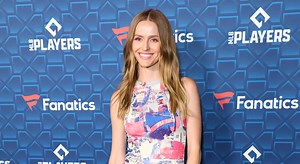 Aaron Rodgers’ Rumored Girlfriend Is Getting Plenty Of Attention Before QB’s Debut With New York Jets (PICS)
