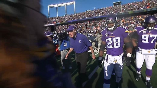 Bud Grant wearing a polo during that outdoor playoff game is one of the most iconic moments in NFL history. 📻: mnvkn.gs/3CILzti | Minnesota Vikings