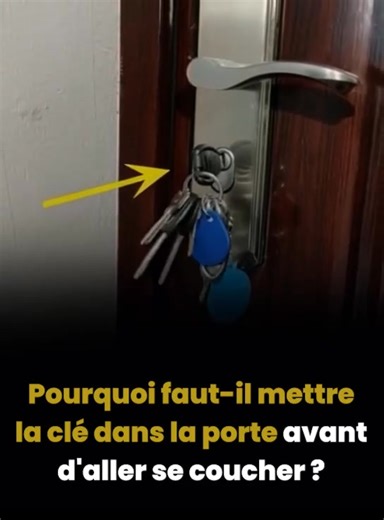 Ce geste semble anodin, mais un serrurier explique pourquoi il vaut mieux l’éviter… Voir plus dans le premier commentaire👇 | Smile Code