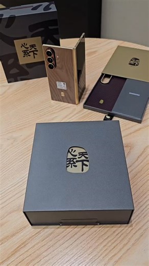 4.7K views · 89 reactions | Unboxing and using the W26, the 18th generation flagship phone from Heart of the World, in Black. Which do you think looks better, the Red? #Samsung #Heart of the World #W26 #SamsungW26 #DigitalTech | Trendy Tech Review | Facebook