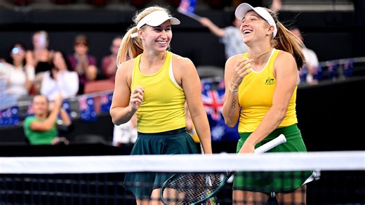 WATCH: Daria Saville and Ellen Perez hilariously smash a racket, attempt a cannonball & more to test out cardboard beds at Paris Olympic Village