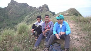 37K views · 2K reactions | Sa walong taon niya bilang guide sa Batulao, kitang kita ni Mang Eli ang pagkakaiba ng panahon noon at ngayon. With fewer people heading to Batulao, doble ang kayod ni Mang Eli bilang guide at caretaker sa isang bahay sa Canyon Woods. | Mar Roxas | Facebook