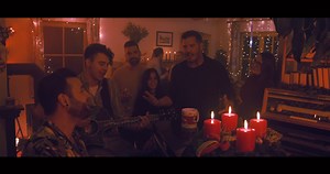 51K views · 4.1K reactions | 殺 Ganz Neu: Chris Steger singt mit Edmund "Stü is die Nocht" 殺 Alle unsere Verkaufs-Einnahmen des Songs gehen bis zum Ende des Jahres 2022 an die Obdachloseneinrichtung "Die Gruft"! Wie könnt ihr helfen: Kaufen, Streamen, Spenden! Falls es in diesen Zeiten bei euch knapper ist, teilt den Beitrag - auch das hilft ❤️❤️❤️ Link: https://playat.link/Edmund-ChrisSteger-StueIsDieNocht | Edmund | Facebook