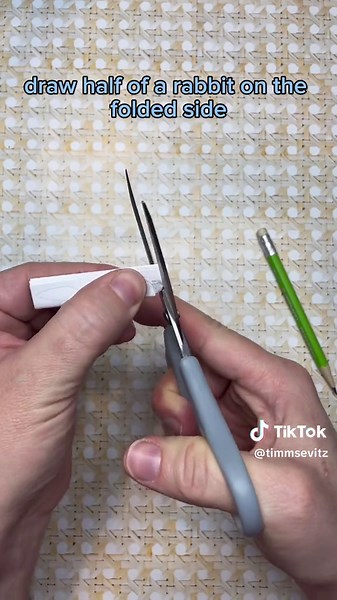 Easy Spring Bunny Paper Chain Craft 🐰🌸 Turn a piece of paper into a cute and easy paper chain of bunnies. This is a great spring activity for kids when they are feeling bored. A fun and easy rainy day art craft for kids. Make these for Easter or your next spring party as a little paper banner. Easy spring paper crafts for kids.