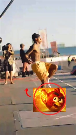 Wei Long Dafoe II. | 威廉·达福的故事，一旦放在时间轴上，就变得格外有趣。1955 年出生的他并没有走典型的好莱坞道路——到了 1977 年，他便加入了纽约的实验性剧团 Wooster Group，并在那里花了数年时间塑造出后来定义他风格的那种奇异而富有弹性的表演方式。 他的重大突破出现在... | Instagram