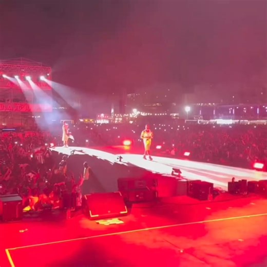 14K views · 1.3K reactions | ️ : DADJU qui émerveille ses premiers amours en reprenant son classique "REINE" devant les festivaliers à Afro Nation (Portugal)  | Le Meilleur de la Musique Congolaise | Facebook
