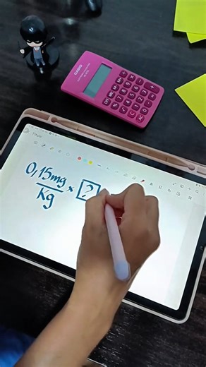 Keila on Instagram: "¿Cómo calcular dosis pediátricas? Nunca fuí tan fan de la "regla de tres" pero si de usar "factores de conversión", particularmente a mí se me hace más fácil. Por otro lado, se que ya existen varias apps que nos ayudan con esto, pero por experiencia confío más en lo que yo misma hago y más si entiendo de dónde viene todo. Si les gustó esta mini clase háganmelo saber para seguir haciendo más vídeos como este y si tienen alguna petición de mini clase por favor díganmelo por lo