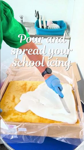 How to make a Giant School Cake