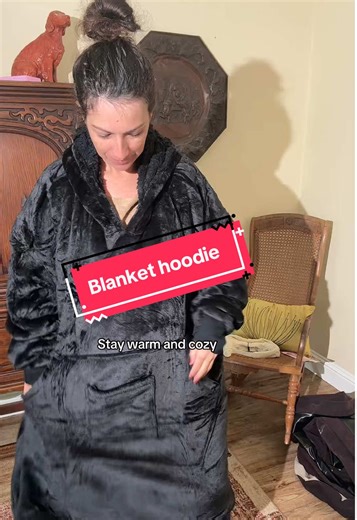 This blanket sweater is amazingly cozy! #loungewear #wearableblanket #staywarm #cozyweather #winterstyle
