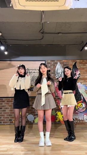 On vs Off Dance Challenge at Benjamin's Deli | PRIMROSE, RUBY, NAHYUN, RAINE, HAYUN