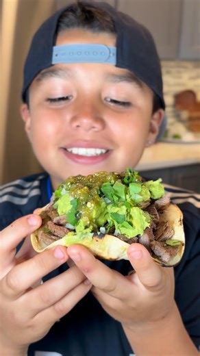 Enrrique Alejandro on Instagram: "Low Carb Vampiros de Carne Asada Recipe: Salsa Verde Molcajeteada Ingredients: 3 tomatillos 2 fresh jalapeños 2 serranos 3 garlic cloves 1/4 onion 1/4 cup cilantro 1 tsp salt (more or less to taste) Guacamole Ingredients: 2 ripe avocados 1 tsp salt (more or less to taste) Meat: Arrachera preparada (@vallarta.supermarkets ) Tortillas: Alamadre low carb corn tortillas Cheese: Monterey Jack #lowcarb #keto #carneasada #type1diabetes #diabeticsuperkid"