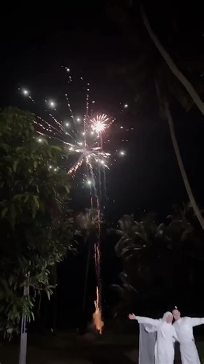 Bunga Api Pengantin Meriah di Malam Akad Nikah