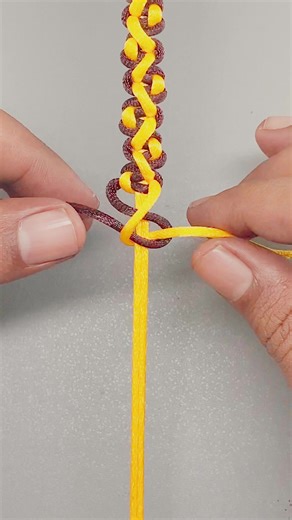 Easy Rainbow Friendship Bracelet in 1 Minute! 🌈💖 Perfect BFF Gift 2026 – save this & tag your bestie! Which color combo next? 👇 #friendshipbracelets #diybracelet #bracelettutorial #friendshipbracelet #BFFGifts #easydiy #diycrafts | Friendship bracelets