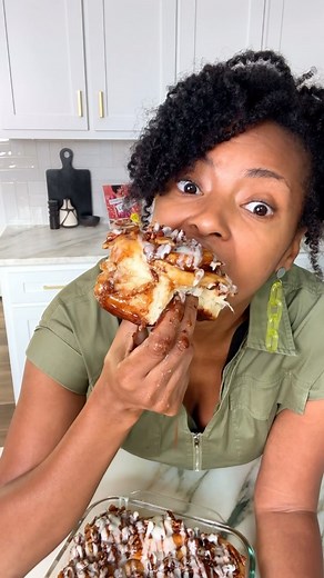 Jocelyn Delk Adams on Instagram: "Comment “RECIPE” for the FULL Printable BOURBON PECAN STICKY BUNS Recipe with DETAILED Instructions and Step By Step Images! Welcome back to my Big Back Baking Series! These decadent Sticky Buns start with a fluffy dough that is filled with cinnamon sugar pecans then drizzled with both with a sticky bourbon pecan glaze and rich cream cheese icing! For the Bourbon-Pecan Marinade * 1 cup chopped pecans * 3/4 cup bourbon * 1/4 cup light brown sugar * 2 tbsp honey F
