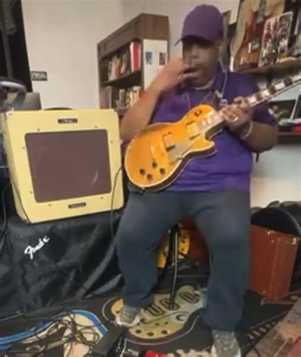 This ‘LP’ (Les Paul Custom) has unique sounds. It’s the 50th Anniversary released in 2007 a reissue of 1957 with Burstbucker pickups. Playing through a Peavey Delta Blues 115. (If possible, use headphones 🎧) | Gregg Haynes