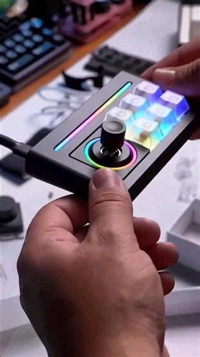 Grid100: a small keypad with a 10% layout. Perfect for compact setups! #Tech