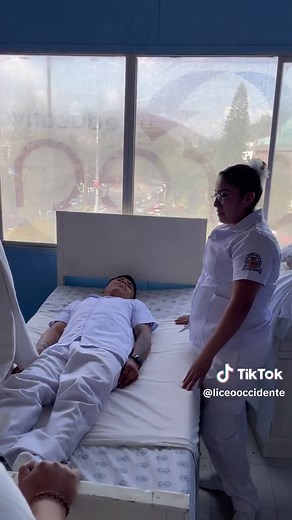 Practica de Tendido de Cama en Enfermeria