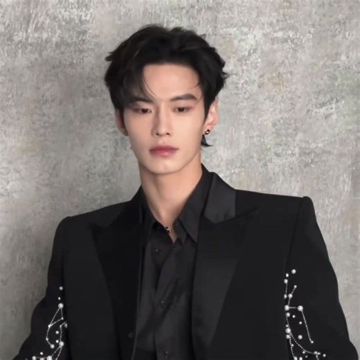 #Heyu — whoever cast him as jinzhao needs a raise #speedandlove #jinzhao #何与
