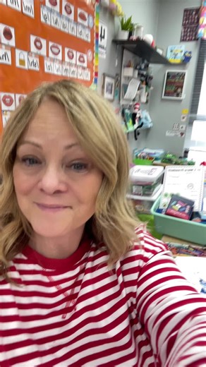 One fish, two fish, red fish, blue fish, #teachersoftiktok #kindergarten #drseuss #readacrossamerica #onefishtwofishredfishbluefish