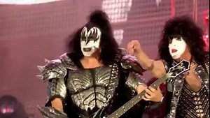 38K views · 1.4K reactions | " Detroit rock city " es una canción de la American hard rock grupo Kiss , lanzado en su álbum de 1976 Destructor . La canción fue escrita por Paul Stanley y el productor Bob Ezrin . | Videos Musicales Solo En Hd | Facebook