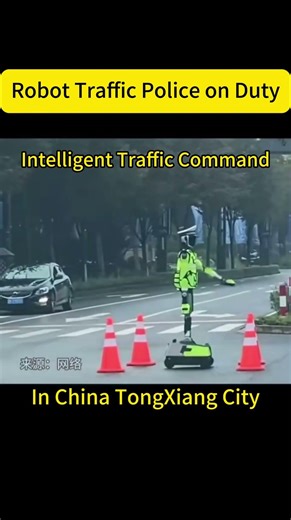 Robot Traffic Police on Duty，Intelligent Traffic Command，#robot #smart #traffic