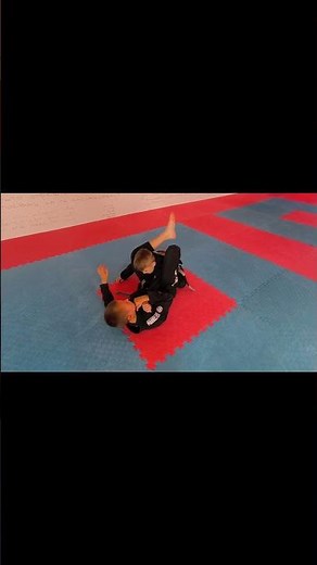 Triangle Choke + Transitions You Need to Learn#Triangle #BJJ #Submission #Transitions #Grappling
