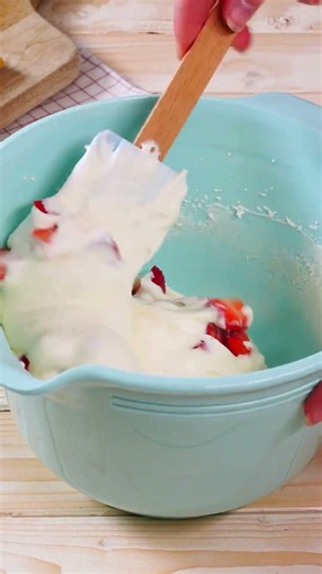 No-Bake Waffle Cake 🧇🍓