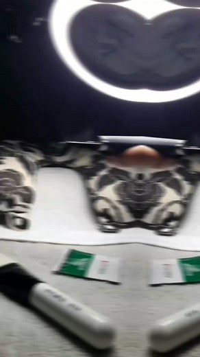 ¿Qué función cumple la espátula ultrasónica? Beneficios de utilizar una espátula ultrasónica Se consigue una limpieza profunda de la piel. Se minimizan pequeñas arrugas, marcas de acné, manchas y poros. Favorece la generación de colágeno y elastina. La piel está visiblemente más suave y saludable. #Acné #rostro #cosmetologa #peeling | Mariela Lorena Peralta