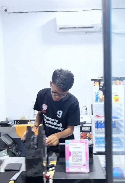 Ubur-ubur ikan lele, ngopi biar fokus lee ! #ReloneArena #minisoccer #Padang #Coffee #FunMatch #meme