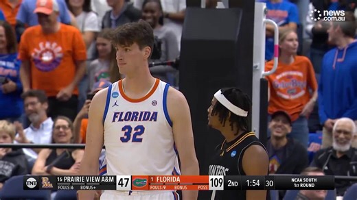 College basketballers left in awe by 236cm monster