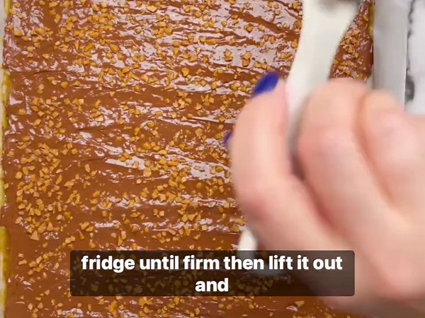 Christmas toffee with graham crackers | 5-ingredient holiday favorite!