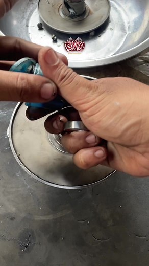 turorial ganti bearing pully cvt belakang yang udah berisik / rusak #bengkelmotor #servicemotor #cvt #kirian #fyp