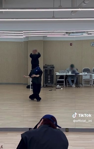 尾崎匠海のダンスと歌のパフォーマンス