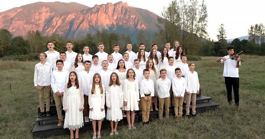 Group of Teens Lift up 'The Name of Jesus' in Powerful Performance | Inspirational Christian Stories and Positive News