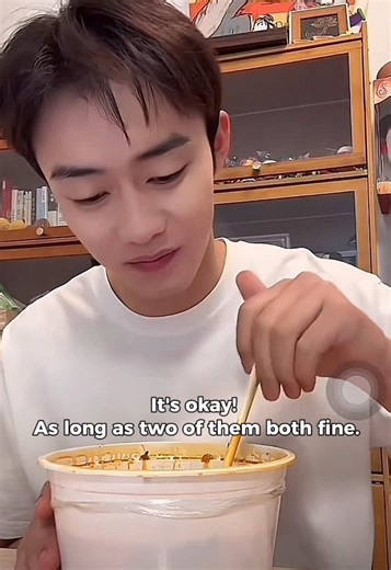 Livestream 25.12.22 from actor Weilong (char: Shi Lihua) Poor Weilong😭 Yunqi and Yiran were in their own world🤣 — Chinese BL: To My Shore Adapted novel: Four Faced Buddha CP: Fanxiao x You Shulang Actors (Stage name): Yunqi x Hao Yiran Actors (Real name): Gao Jiahui x Haopu — Be aware for comment section: ⛔️Dont cue (KY) others name that not related or bring up controversy. ⛔️ Not allow AI images to protect actors reputation. 🗑️ Delete without notify! #boylove #tomyshore #四面佛 #吾岸 #fyp