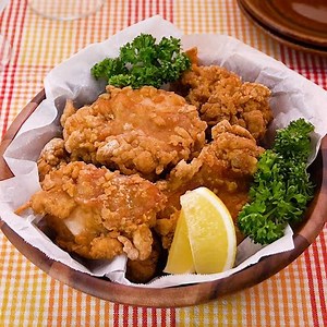 ピリ辛がやみつき！ スパイシーフライドチキンのレシピ動画・作り方 | デリッシュキッチン