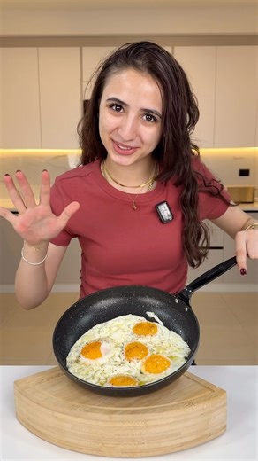 ‎Chef Raneem | الشيف رنيم‎ on Instagram‎: "⁨ مين ما بيعرف يقلي بيضة ؟ #الشيف_رنيم_الزبيدي #chef_raneem #الشيف_رنيم⁩"‎