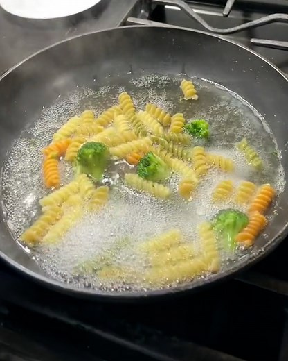 1.4M views · 2.8K reactions | Preparing dinner for my 10-month-old  | FOODbible | Facebook