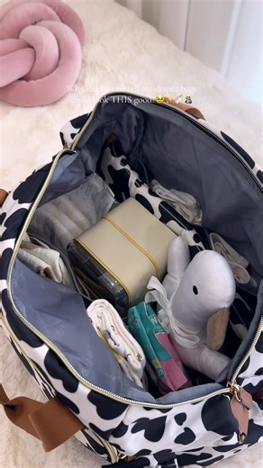 Why did no one tell me diaper bags could look THIS good?#diaperbag #newmom #momlife #whatsinmybag #Tonyeee