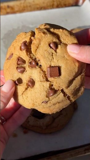 Vegan Chocolate Chip Cookies