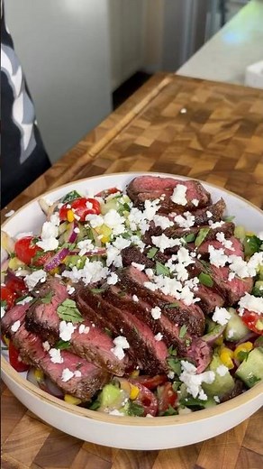 High Protein Mediterranean Steak Salad! Only 774 Calories!🥩🥗💪#food #shorts #highproteinrecipes